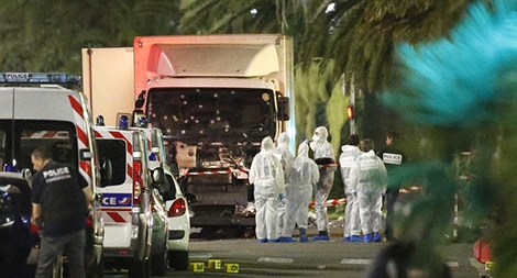 Khủng bố đẫm máu trong ngày Quốc khánh Pháp