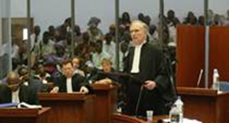 David Crane, luật sư săn lùng tội phạm chiến tranh