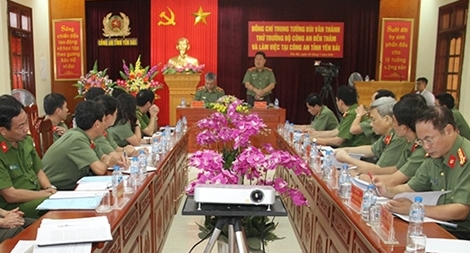 Thứ trưởng Bùi Văn Thành làm việc tại Công an tỉnh Yên Bái