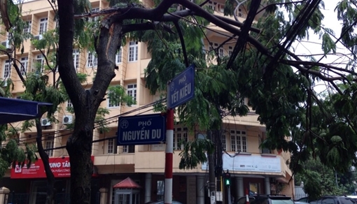 Cảnh báo nguy hiểm ngay giữa ngã tư Nguyễn Du - Yết Kiêu