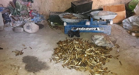 Lính Afghanistan bắn đạn lên trời lấy vỏ đem bán