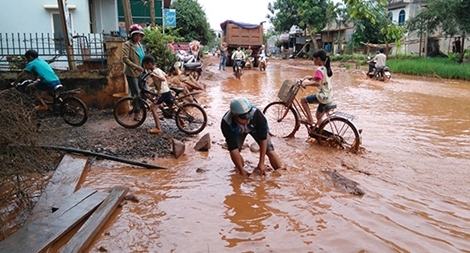 Người dân huyện EaH’leo – Đắk Lắk: “Khổ sở” vì tuyến đường liên huyện