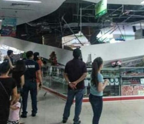 Sập trần siêu thị Big C, nhiều khách hàng hoảng hốt tháo chạy