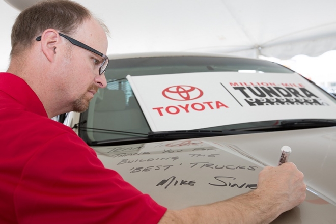 Toyota tặng khách hàng xe đời mới nhất do...đi nhiều 7