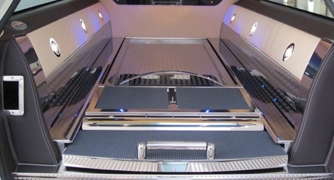 Khám phá nội thất những… siêu xe tang dành cho nhà giầu