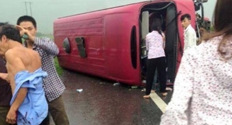 Vụ xe khách lật trên đường cao tốc Pháp Vân - Cầu Giẽ: Tạm giữ lái xe