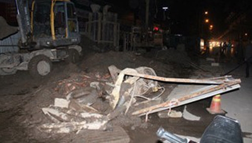 Hàng rào đường sắt Cát Linh – Hà Đông đổ sập