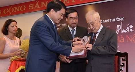 Nghệ sĩ Lê Vượng đoạt giải thưởng Bùi Xuân Phái ở tuổi 98