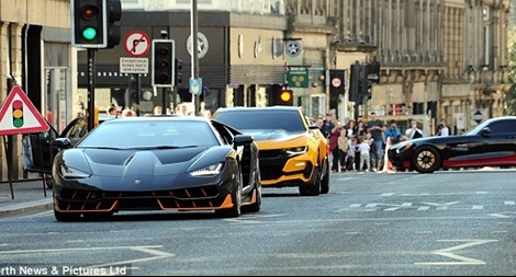 Dàn siêu xe "khủng" đọ sức trên phim trường "Transformers 5"