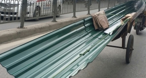 Người phụ nữ tử vong trên phố do chân chống xe cải tiến đâm