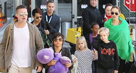 Gia đình vàng của Hollywood tan đàn xẻ nghé