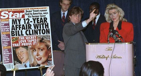 Chuyện bà Hillary “chống bão” ngoại tình của chồng