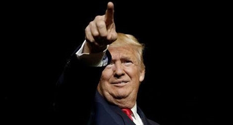 Ông Trump lại dính lình xình với người đẹp