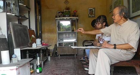 Người họa sĩ già và lớp dạy vẽ ở làng