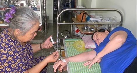 Bà “hiệp sĩ” cứu hộ giao thông đường 5