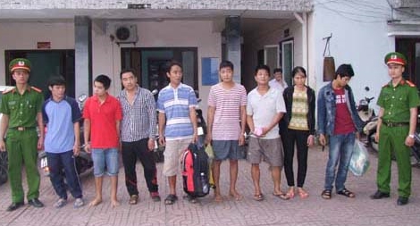 Vượt ngàn cây số, bắt và dẫn giải an toàn 10 đối tượng truy nã