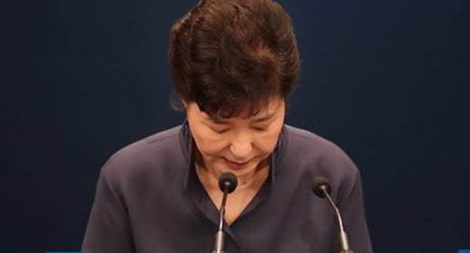 Thượng tầng chính trị Hàn Quốc chao đảo vì một bà “phù thủy”