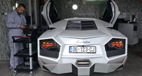 Mitsubishi Eclipse “lột xác” thành Lamborghini Reventon