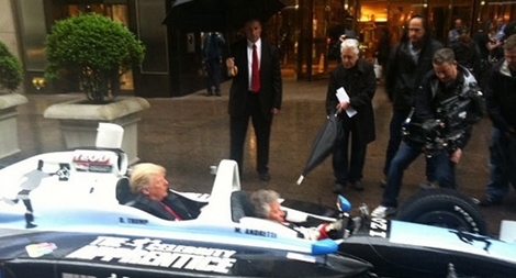 Ông Donald Trump sẽ tới Nhà Trắng bằng xe đua?