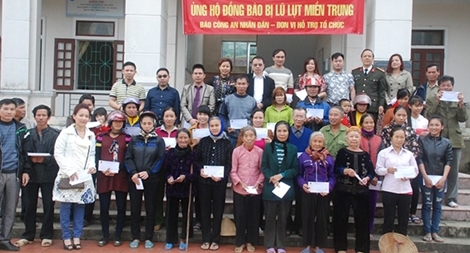 Thắm tình người nơi “rốn lũ” Hà Tĩnh