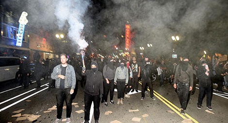 Sau một năm đau đầu, nước Mỹ tiếp tục… nhức óc