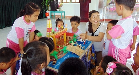 Cô giáo trẻ nặng tình với xã đảo