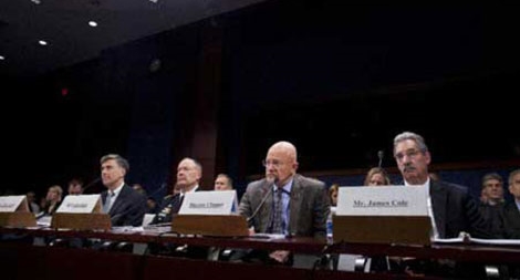 Cựu thù của “người thổi còi” rời chính trường và thế giới tình báo