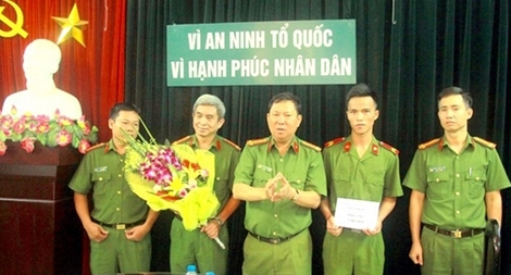 Khen thưởng CBCS Trại Tạm giam Hải Phòng kịp thời ngăn chặn tử tù tự sát