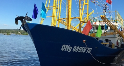 Trao tàu vỏ thép cho ngư dân