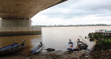 Buồn chuyện gia đình, người đàn ông nhảy cầu Cần Thơ tự tử