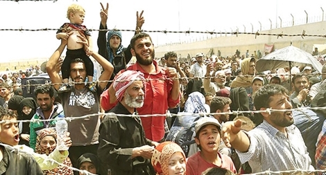 Bản lề cũ và cánh cửa mới