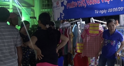 Người dân huyện đảo Lý Sơn ưa chuộng dùng hàng Việt dịp Tết