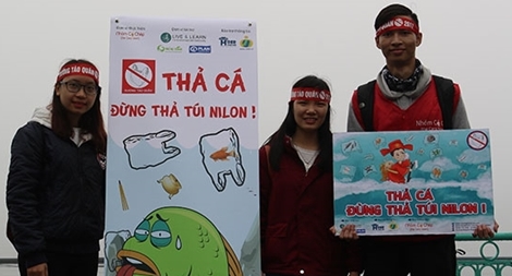 Cảm động với thông điệp “Thả cá đừng thả túi nilon”