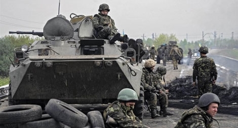 Ukraine: Ném đá có động ao bèo?