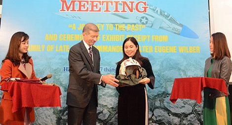 Cha con cựu tù binh phi công Mỹ ở Việt Nam và hành trình tìm về ký ức