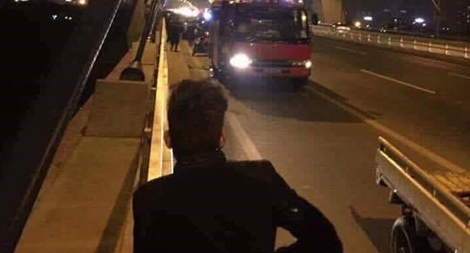 Đi vệ sinh ở cầu Nhật Tân, người đàn ông rơi xuống sông mất tích