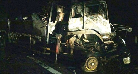 2 xe tải gặp nạn trên đèo Cù Mông, 2 người tử nạn