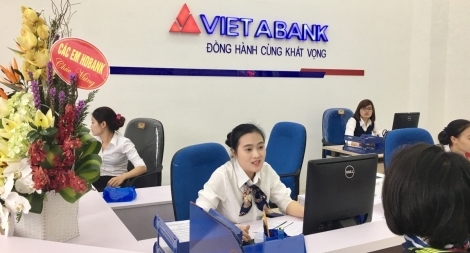 Hàng trăm phần quà hấp dẫn dành cho khách hàng gửi tiết kiệm