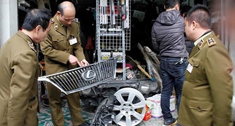 “Đột kích” kho chứa phụ tùng ô tô ở chợ Giời