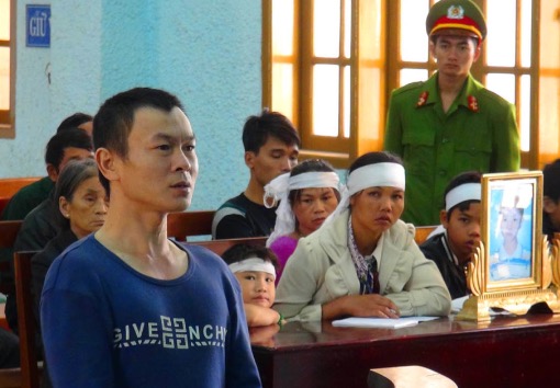 Giăng điện chống trộm, 2 người xuống hồ bơi tử vong