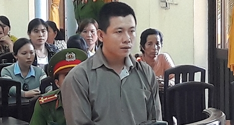 Chém chết người phụ nữ hàng xóm rồi cướp 5 chỉ vàng