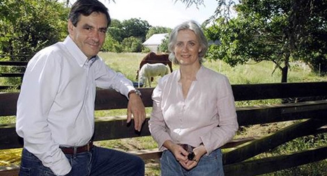 Pháp: Vợ ông Fillone bị điều tra