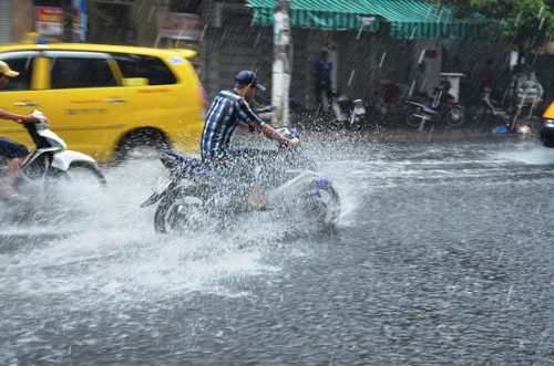 "Con đường đau khổ" chưa mưa đã ngập