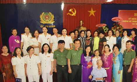 Tuổi thanh xuân hiến dâng nơi tuyến lửa