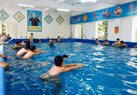 Cần có kế hoạch dài hạn xóa “mù” bơi cho trẻ em ở Hà Nội