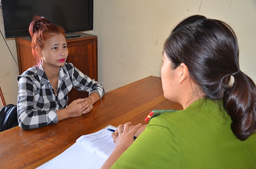 Hành hung 2 nữ sinh rồi tung clip lên facebook để... lấy uy