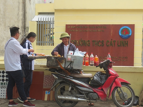 Thực phẩm bẩn “bủa vây” nhiều trường học ở Hà Nội
