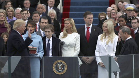 Nước Mỹ dậy sóng vì Tổng thống D. Trump có khả năng bị luận tội