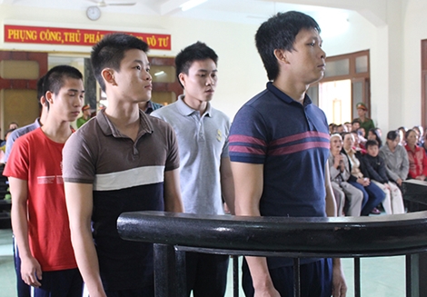 Nhóm côn đồ truy sát Trưởng Công an xã Hòa Tâm lãnh án hơn 68 năm tù