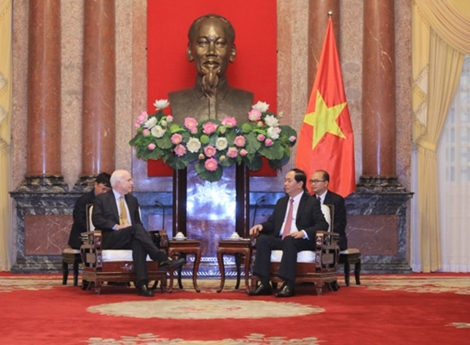 Chủ tịch nước Trần Đại Quang tiếp Thượng nghị sĩ Hoa Kỳ John McCain